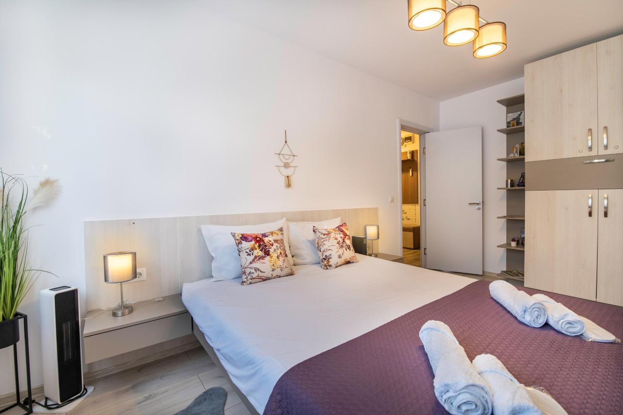 Springhome - Cozy Apartment With Balcony & Parking Брашов Экстерьер фото